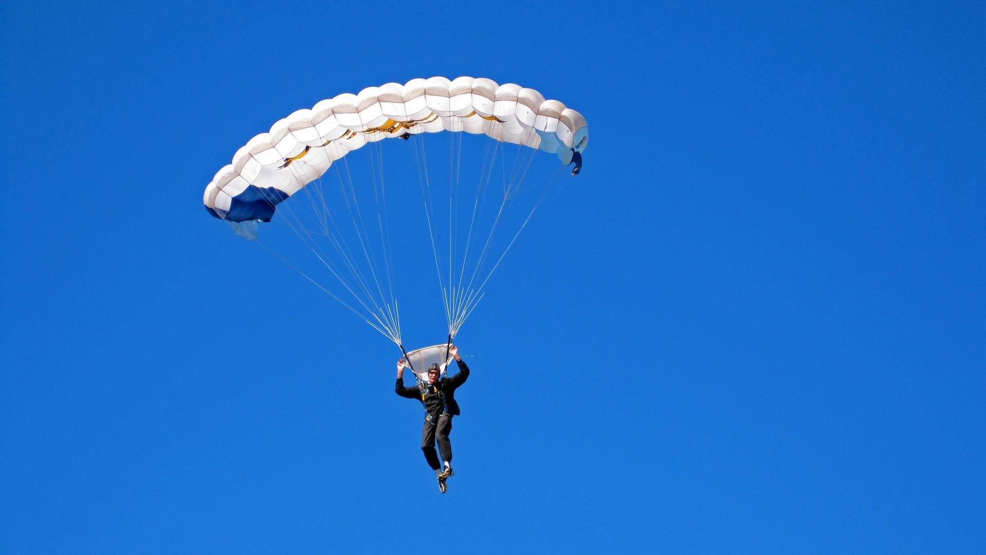 AYX官网-足球运动是否注重青少年心理健康，足球运动对青少年的教育功能有哪些_